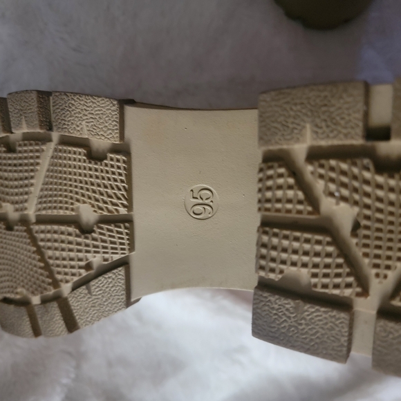 Women's Tan Ankle Boots Sz 9.5 - Picture 5 of 6